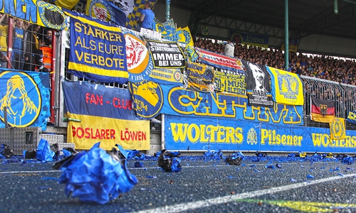 Der schwere Unfall ereignete sich in der Nachspielzeit in Regensburg. Symbolfoto: Grimm