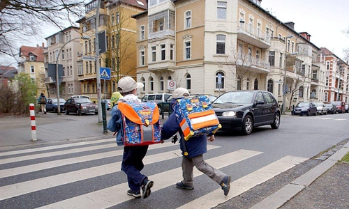 Der Abgeordnete Dr. Christos Pantazis begrüßt dass die beiden Integrierten Gesamtschulen Heidberg und Volkmarode von der offenen zur teilgebundenen Organisationsform wechseln werden. Foto: Ralf Fricke