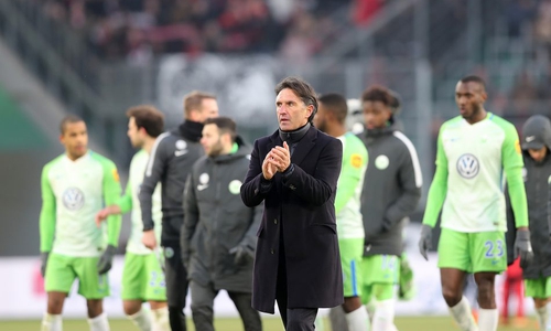 Schmähgesänge der eigenen Fans musste VfL-Trainer Bruno Labbadia am Samstag über sich ergehen lassen. Foto: Agentur Hübner