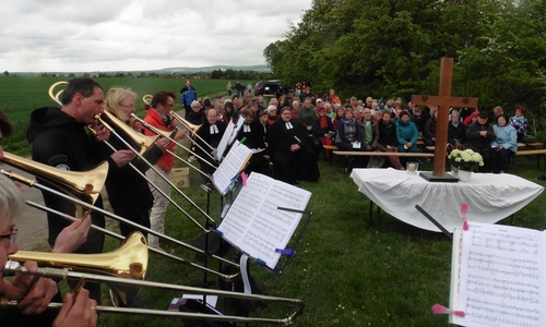 Der gemeinsame Gottesdienst am Heinebeeksteich im Jahr. 2015 Foto: Bodo Walther 