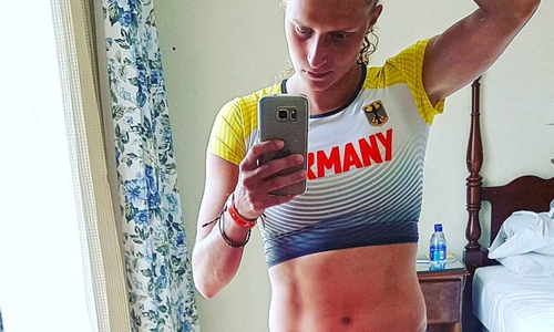 Foto-Grüße aus Nassau: Laura Gläsner ist trotz der Disqualifikation guter Dinge und blick voraus. Foto: privat/Gläsner