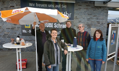 Der Cafe-Treff vor dem Edeka Markt. Foto: CDU