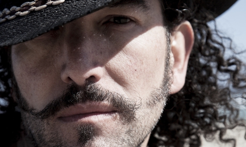 DANIEL PUENTE ENCINA & BAND (Sextett CL - ES - IT - FR - DE) tritt am 19. August auf dem Altstadtfest in Wolfenbüttel um  20 Uhr auf der Bühne an der Herzog-August-Bibliothek auf. Foto: Promo