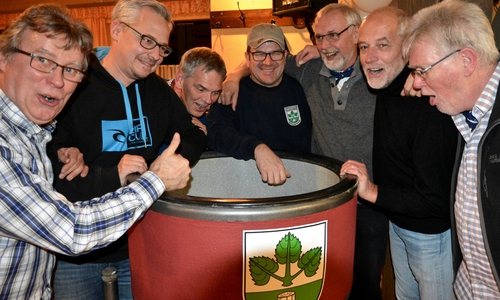 Der Glühweinbottich wurde zur Spendenbüchse umfunktioniert. Foto: kld 