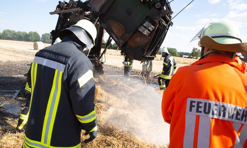 Der Fahrer verhinderte durch den Einsatz eines Feuerlöschers Schlimmeres. Foto: Pressestelle der Samtgemeindefeuerwehr Boldecker Land / Torben Niehs