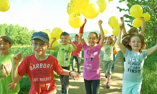 Gezielte Gesundheitsförderung sowie Gewalt- und Suchtvorbeugung sind Inhalte des Unterrichtsprogramms Klasse2000. Foto: AOK