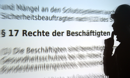 Durchblick im Paragrafen-Dschungel: Die Rechtsberater der IG BAU Braunschweig-Goslar sind
beim Streit mit dem Chef eine wichtige Anlaufstelle für Beschäftigte. Foto: IG BAU