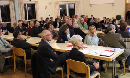Im Gemeindehaus in Remlingen kamen zahlreiche Bürger zur Podiumsdiskussion zum Thema "Messung der Radioaktivität in der Umgebung" zusammen. Fotos: Marian Hackert