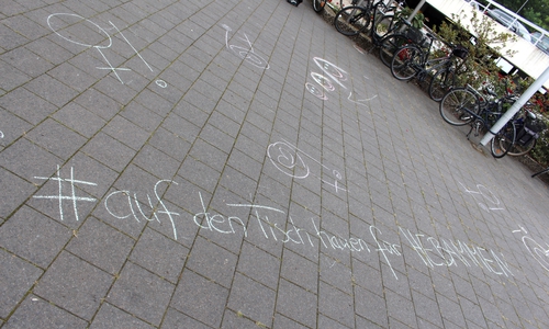 Bundesweit haben Hebammen Probleme mit ihrer beruflichen Existenz. Im vergangenen Jahr gab es auch in Braunschweig Proteste anlässlich des Bundesdelegiertenkongresses der Frauen Union, bei dem auch Bundeskanzlerin Angela Merkel anwesend war. Foto: Alexander Dontscheff