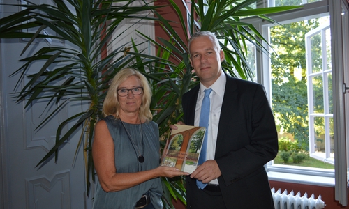 Petra Eickmann-Riedel mit Dr. Marco Trips. Foto: Richert