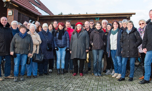 Amtsinhaber, Mitglieder und Gäste hatten so ihren Spaß bei der Braunkohlwanderung des Schöppenstedter SPD Ortsvereins. Zwischenziel war die “Sambleber Rast” bei der Ortsbeauftragten Kerstin Hübner (Bildmitte). Foto: Stadt Schöppenstedt