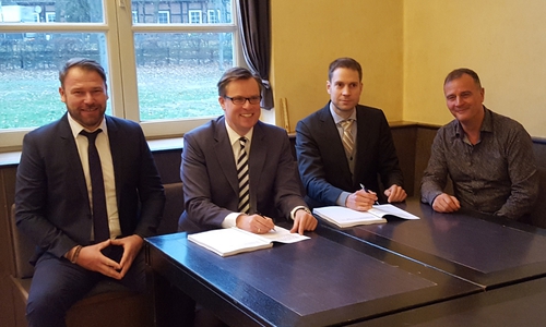 Marko Wahry, Kirchner Engineering Consultants GmbH, Projektleiter für das Projekt Landkreis Gifhorn, Landrat Dr. Andreas Ebel, Lutz Kirchner jr., Kirchner Engineering Consultants GmbH, Geschäftsleiter, Jens Richter, I2KT GmbH & Co. KG, Geschäftsführer (v.li.). Foto: Landkreis Gifhorn