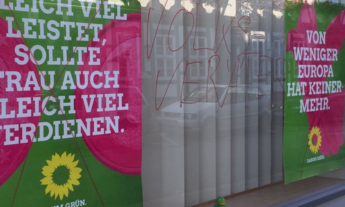 Ein Fenster des Grünen Parteibüros wurde von Unbekannten beschmiert. Foto: Grüne Goslar