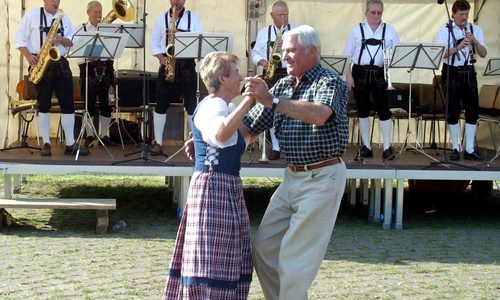 Das Musikantentreffen lädt zum Tanzen ein. Foto: HAHNENKLEE tourismus marketing gmbh
