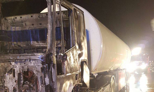 LKW Brannte auf der B6. Fotos: Privat(Feuerwehr Goslar