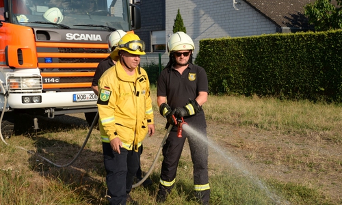 25 Einsatzkräfte wurden auf dem Hof des Feuerwehrhauses Fallersleben weitergebildet. Fotos: Ortsfeuerwehr Fallersleben