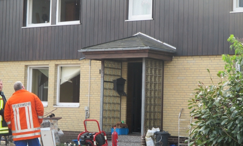 Das Haus wurde von den Feuerwehr belüftet. Foto: Polizei