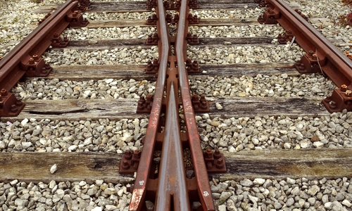 Die Bahnstrecke Harvesse – Wendeburg – Braunschweig soll nach Ansicht des Peiner Kreistages wieder für den Personenverkehr nutzbar gemacht werden. Symbolfoto: pixabay
