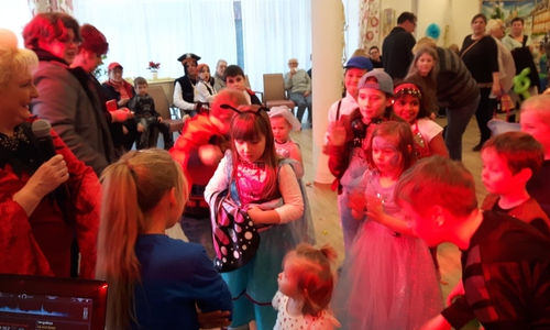 Die Kinder konnten zusammen mit ihren Eltern und den Bewohnern ein tolles Fest erleben. Fotos: Stadtteilverein Jürgenohl / Kramerswinkel