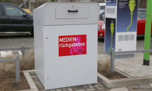 Die neue Medienrückgabebox steht ab sofort bereit. Foto: Stadt Wolfenbüttel/ Thorsten Raedlein