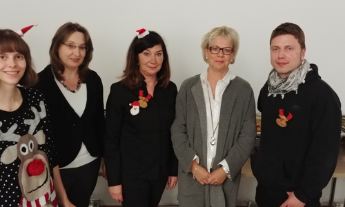 Die Mitarbeiterinnen und Mitarbeiter der Ambulanten Hilfe (von links: Laura Veigel, Tanja Hirschfeld, Sabine Rieck, Birgit Danell und Moritz Sander). Foto: Ambulante Hilfe