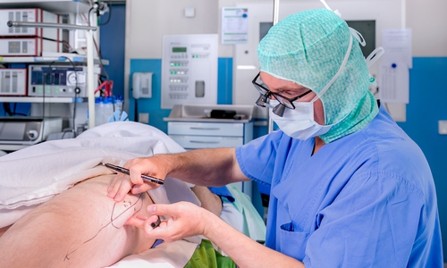  Priv.-Doz. Dr. med. habil. Christian Weinand stellt seine Sektion für Plastische Chirurgie und Handchirurgie vor und referiert zum Thema „Die offene Wunde“.  Fotos: HELIOS Klinikum