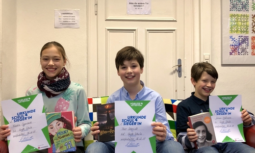 Schulsieger von links nach rechts: Franka Opperbeck, 6b, Theo Schmidt, 6d, Johann Hoffmann, 6c.
Foto: Große Schule
