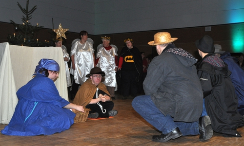 Die inklusive Theatergruppe der Lebenshilfe führte ein Krippenspiel auf. Foto: Regio-Press
