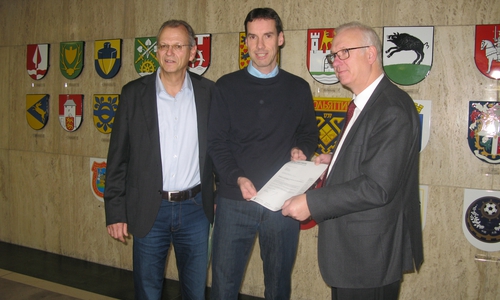 v.l. Dr. Horst Farny, Leiter Umweltamt, Michael Kühn, Naturschutzbeauftragter, Erster Stadtrat Werner Borcherding. Foto: Stadt Wolfsburg