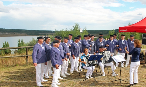 Der Helmstedter Shanty-Chor unter der Leitung von Marietta Reddemann ist beim Sommerfest dabei- Foto: SPD Helmstedt