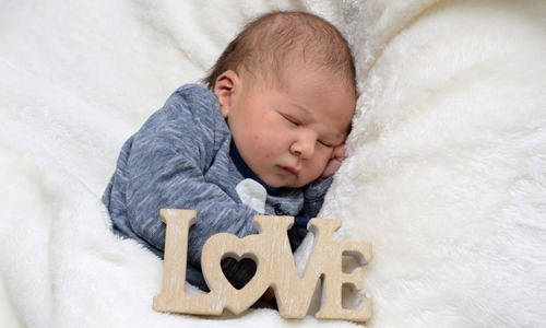 Herzlich Willkommen Alessio Pietro Pisani. Foto: babysmile24.de