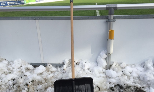 Da hilft auch Schneeschippen nicht weiter. Foto: Vollmer/Archiv