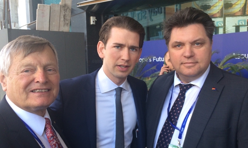 Das CDU Bundesvorstandsmitglied Helmut Sauer, ehemaliger langjähriger Bundestags­abgeordneter des Wahlkreises Salzgitter-Wolfenbüttel und der europapolitische Sprecher des CDU-Landesverbandes Braunschweig und tellvertretender Landrat des Kreises Wolfenbüttel, Uwe Schäfer trafen auf Malta den  österreichischen Außenminister Sebastian Kurz. Foto: Schäfer