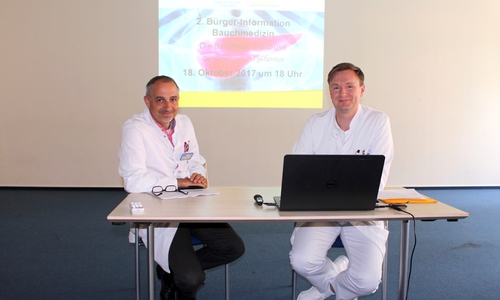 Dr. Kinan Rifai (li.) und Dr. Mark Jäger klären über Risiken aber auch die Chancen der Heilung von Bauchspeicheldrüsen-Erkrankungen auf. Foto: Alexander Dontscheff