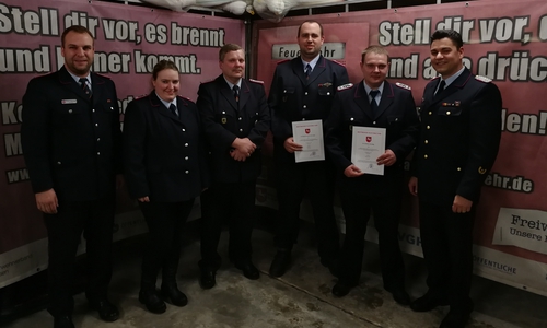 Gemeindebrandmeister Daniel Zalesinsi, Oberfeuerwehrfrau Viktoria Walke, Ortsbrandmeister Peter Helbig, Löschmeister Simon Gloger, stellv. Ortsbrandmeister Oberlöschmeister Tim Helbig und Kreisbrandmeister Tobias Thurau
 Foto: Jill Geske-Gloger