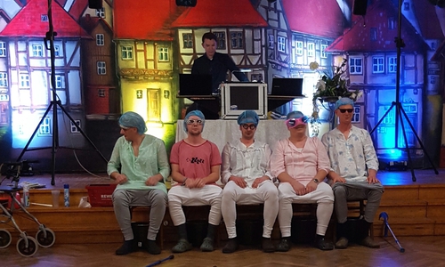 Showeinlage der Feuerwehrtruppe. Foto: Pressewartin Luisa Schneemilch