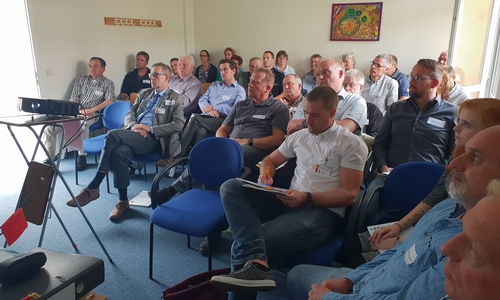Die Lagebesprechung fand mit lokalen Fachberatern und –Beraterinnen sowie Vertretern der Jägerschaft, Gemeinden, Polizei, Landwirtschaft, Kreisverwaltung und LAVES statt. Foto: Landkreis Peine
