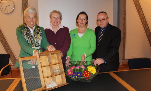 Sieghild Salzmann vom Gärtnermuseum, Museumspädagogin Cortina Teichmann, Kerstin Weber von der Löwen-Apotheke und Andreas Meißler vom Gärtnermuseum. Foto: Jan Borner