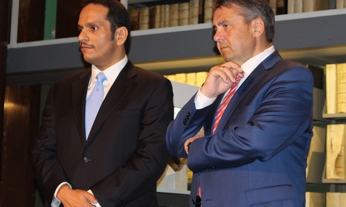 Gemeinsamer Auftritt während der Katar-Krise: Die Außenminister Sigmar Gabriel und Scheich Mohammed Al-Thani in der Herzog August Bibliothek in Wolfenbüttel. Fotos: Nick Wenkel