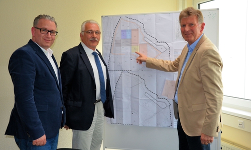 Goslar. Bei seinem Besuch des Goslarer Unternehmens Med-X-Press war der hiesige SPD-Bundestagsabgeordnete Wilhelm Priesmeier begeistert von dem schnellen, aber auch stetigen Erfolg des Unternehmens. Foto: Breustedt-Muschalla
