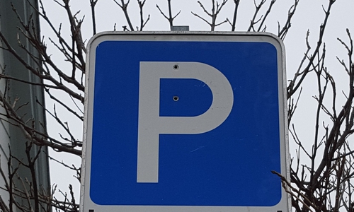 Innerhalb der neuen Parkzonen sollen je nach Bedarf entweder kombinierte Parkplätze, bewirtschaftete Parkplätze oder reine Bewohnerparkplätze eingerichtet werden. Symbolfoto: Archiv