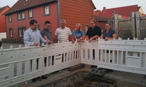 Dr. Susanne Schröder, Patrick Meißner, Katrin Hermann, Gerd Uplegger, Tobias König und Matthias Langer verschaffen sich vor Ort ein Blick über die Arbeiten. Foto: SPD Ortsverein Heinrichstadt/Juliusstadt/Halchter