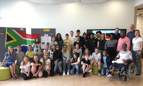 Die Südafrikanische Delegation mit Schülern des Ratsgymnasiums in Wolfsburg. Foto: Stadt Wolfsburg