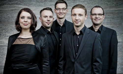 Das Lessingtheater stellt die Veranstaltungen für den Monat November vor. Hier: "Das Calmus Ensemble". Foto: Bertram Bölkow