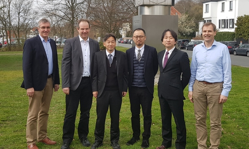 Die Delegation der japanischen Partnerhochschule aus Anan besucht zurzeit den Ostfalia-Campus in Wolfenbüttel. Von links: Prof. Rolf Roskam, Prof. Gert Bikker, Prof. Tomoki Harano, Prof. Yasuda, Prof. Nishimoto, Prof. Holger Brüggemann. Foto: Ostfalia