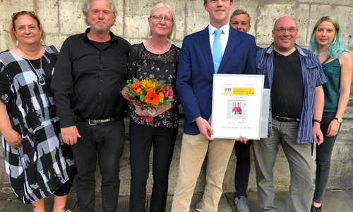 Die Eltern von Leon Bischoff, Freunde und Mitarbeiter der Freiwilligenagentur Astrid Hunke (li.) und Oliver Ding. Foto: Oliver Ding