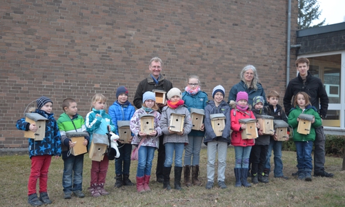 Kinder der Naturschutzjugend bauten Nistkästen bei der Foto: Cornelia Schilling