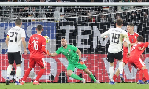 Leon Goretzka erzielte in Wolfsburg den Ausgleich. Foto: Agentur Hübner
