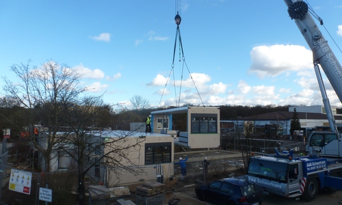 Der Aufbau der Modulteile im Erfurter Ring für den Rohbau erfolgte innerhalb von zwei Tagen. Foto: Neuland