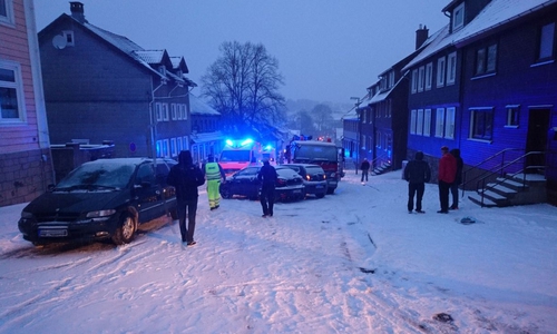Verkehrsunfall auf der winterglatten Osteröder Straße in Clautshal-Zellerfeld Fotos: Rettungsdienst